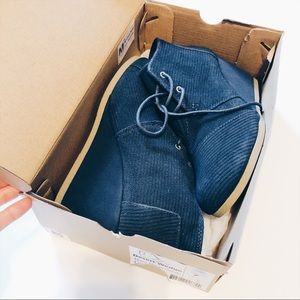 NEW *TOMS size 7 navy suede bootie